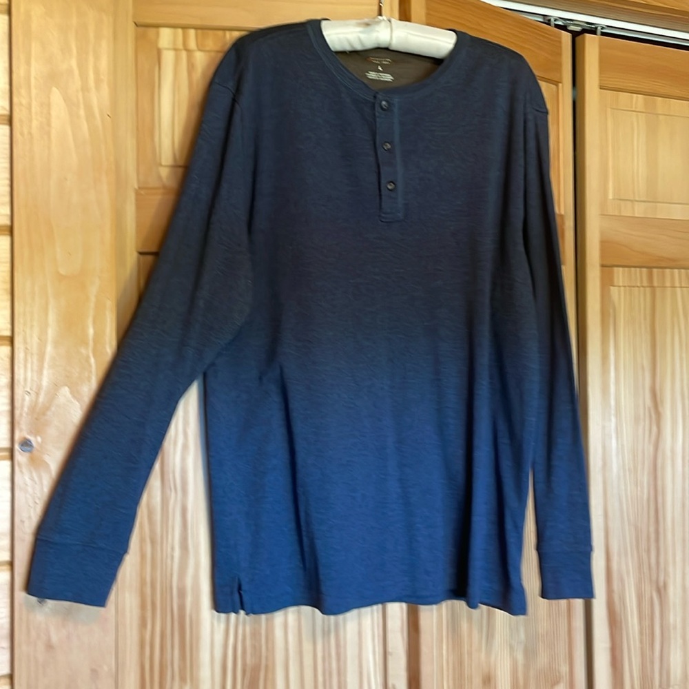 Men’s blue knit shirt